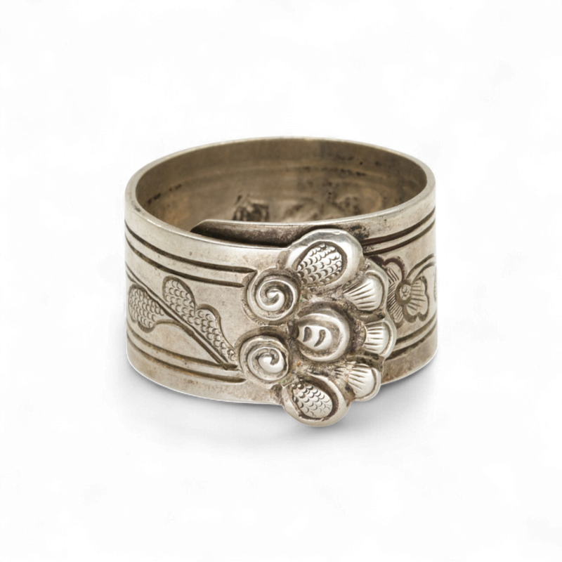 Chinese Moth Band Ring